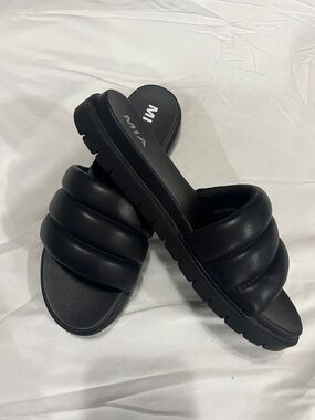 MIA Puffy Slide Sandal Triple-Padded Black Slide Sandals With Chunky Sole